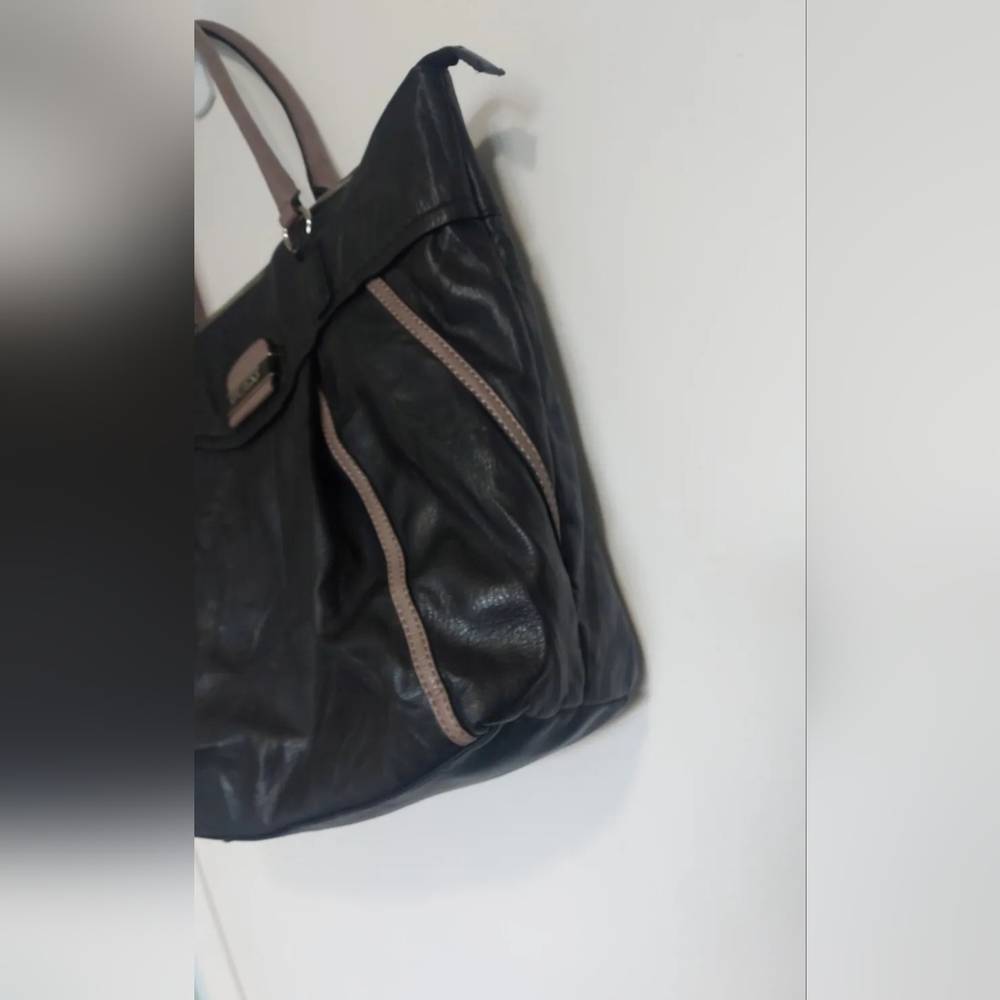 Guess Large Tote - Picture 4 of 9
